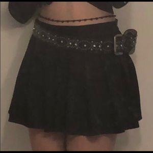 black short mini pleated skirt